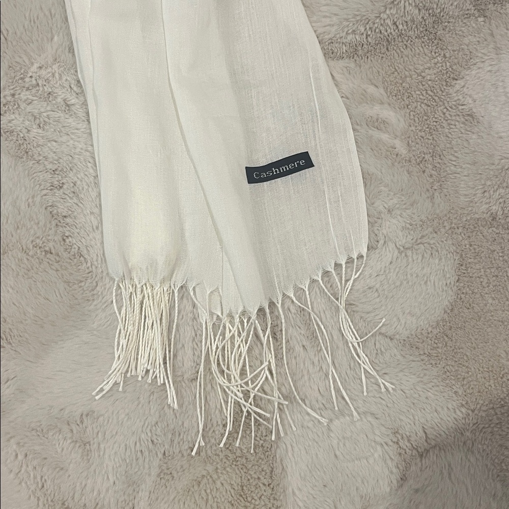 CASHMERE Elegant White Shawl Wrap - Picture 4 of 6